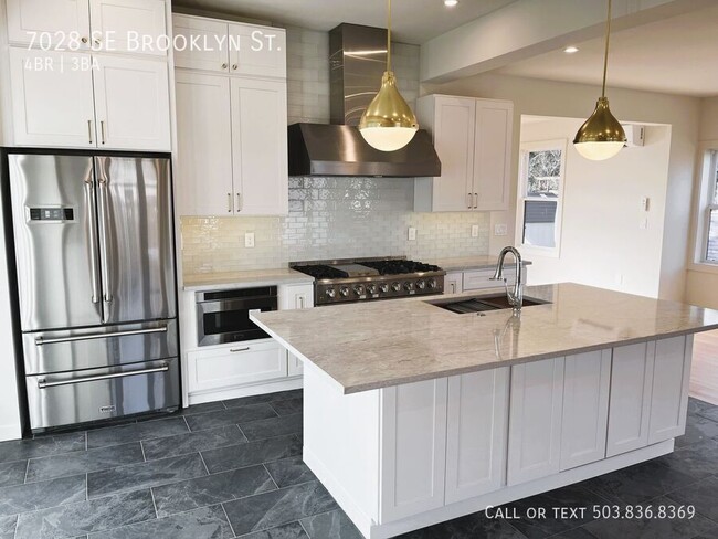 Building Photo - Stunning Newly Renovated 4-Bedroom Home fo...