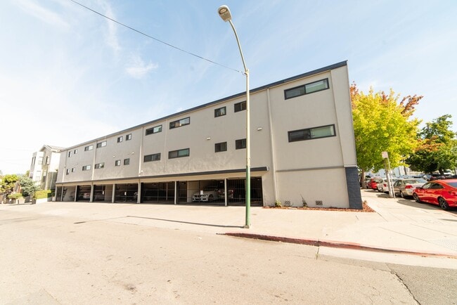 Building Photo - 200-220 E 15th St