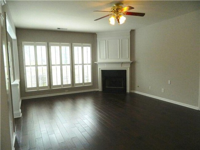 Building Photo - Awesome 3BE/2BA home in Brentwood!