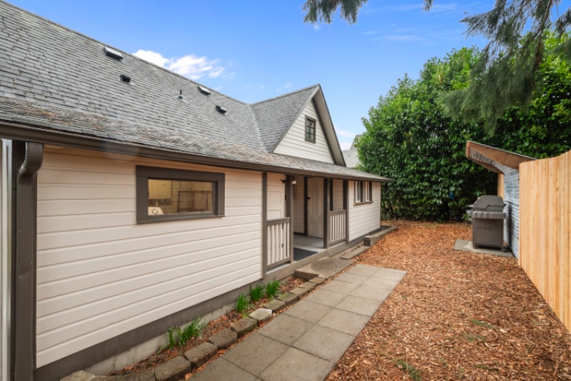 Building Photo - 207 Ave G