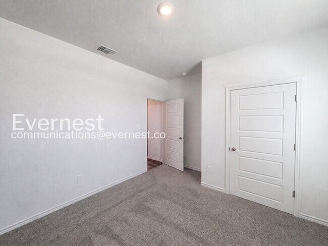 Building Photo - 3-Bed/2-Bath Home/Pet Friendly/Available Soon!