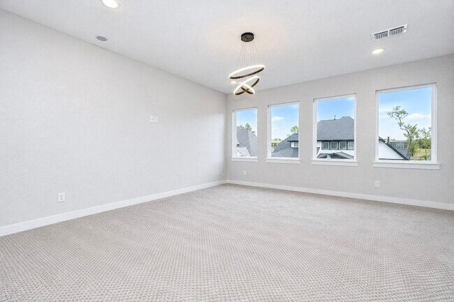 Building Photo - 10014 Oakwood Trl