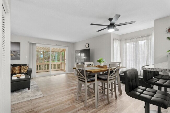 Building Photo - 4088 Fairway Lakes Dr