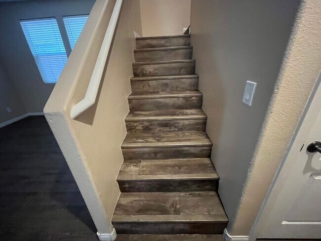 Building Photo - BEAUTIFUL 3 BEDROOM HOME IN THE VISTAS IN SUMMERLIN!