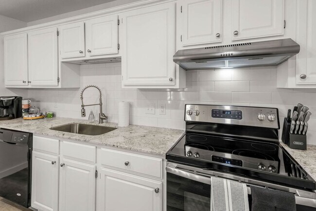 Building Photo - 1 Iris Way