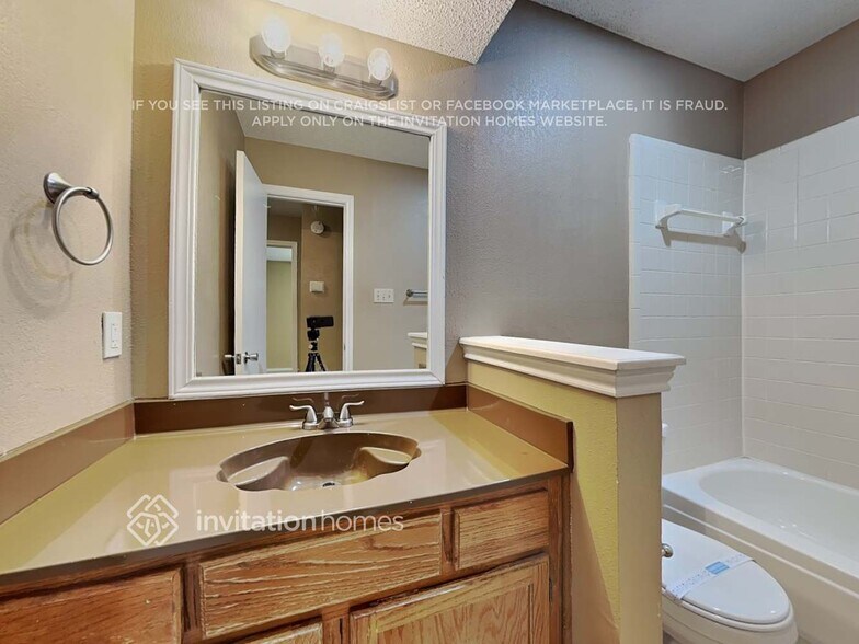 Building Photo - 2127 Chapel Downs Dr