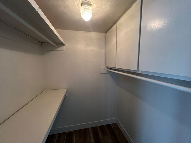 Building Photo - 10th Street Square Apartments