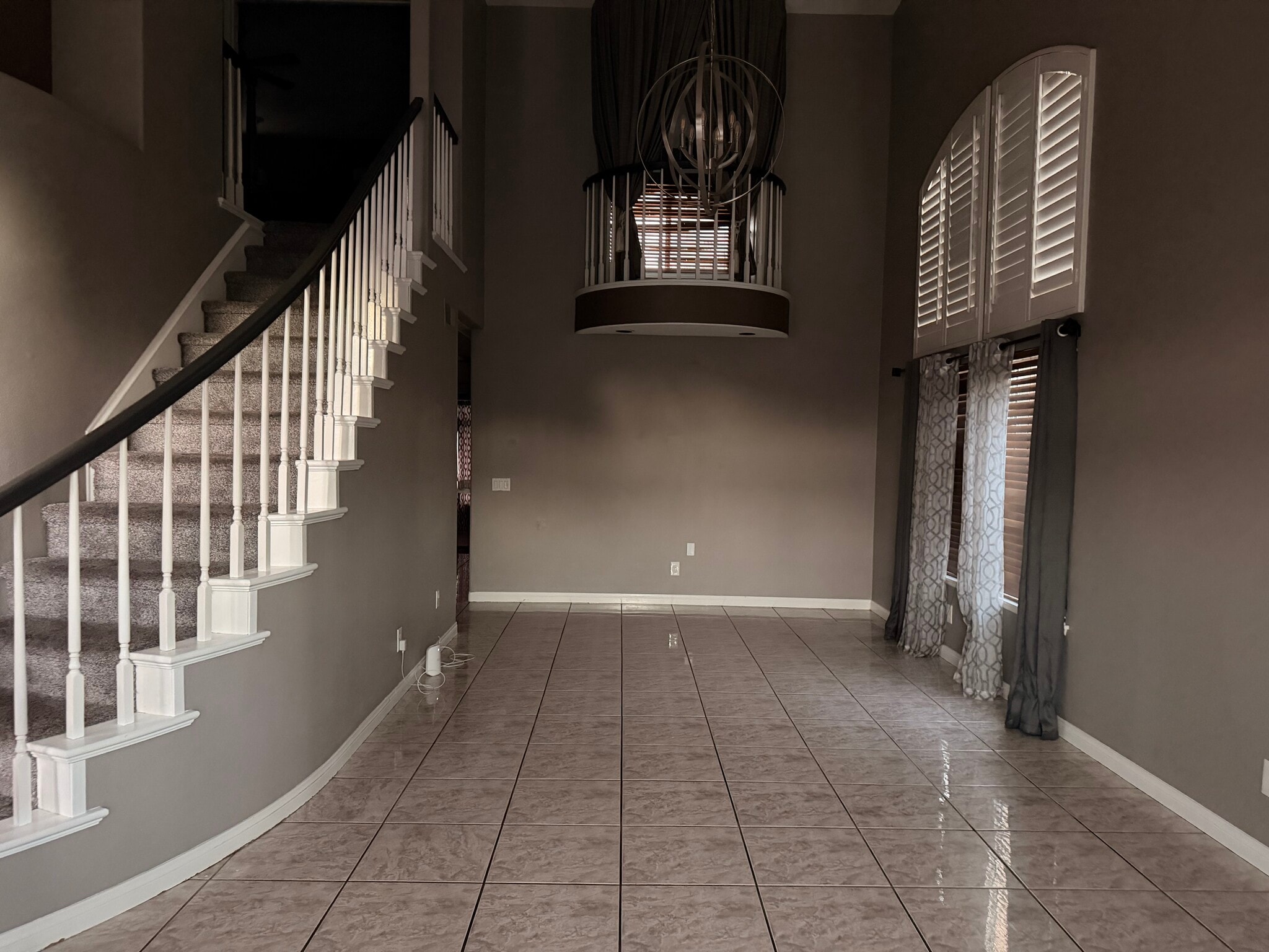 Building Photo - 15550 La Entrada Dr