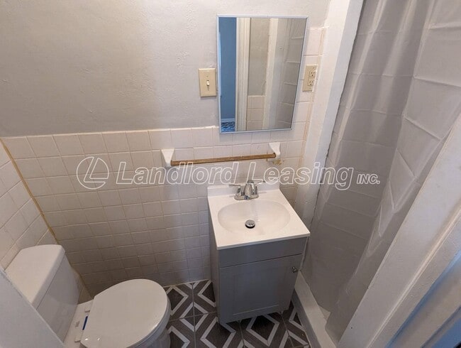 Building Photo - Spacious 3-Bedroom Home with 2-Car Garage ...