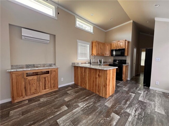 Building Photo - 324 Parker Ln