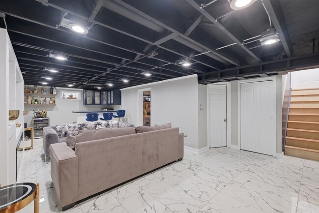 Building Photo - 9728 S Tripp Ave