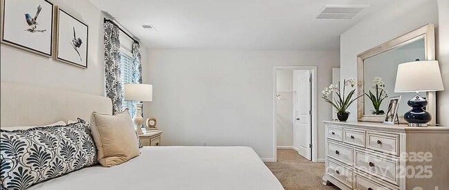 Building Photo - 2224 Lilium Dr