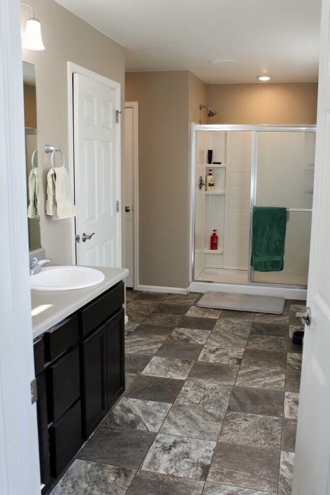 Building Photo - 415 3rd St