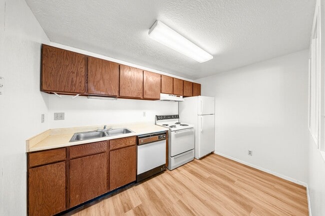 Building Photo - 600 N 2450 E
