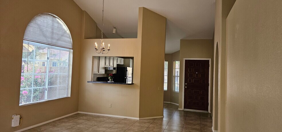 Building Photo - 3851 E Kent Dr