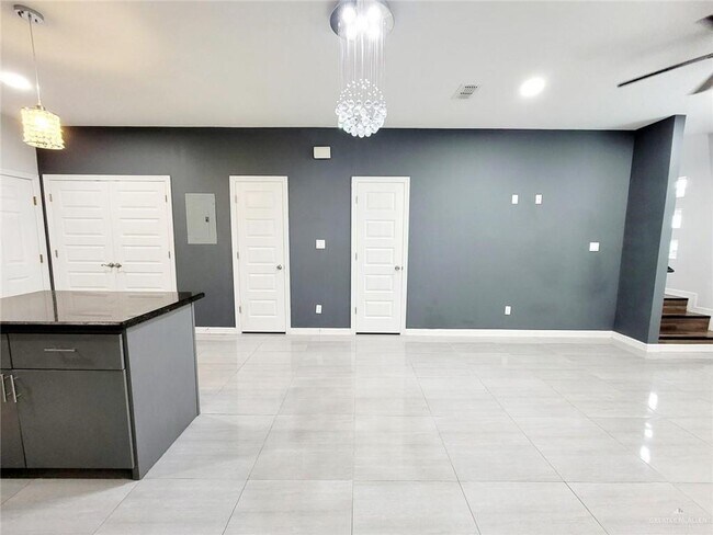 Building Photo - 9 Taxco Ct