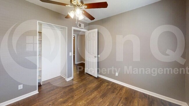 Building Photo - 470 E Juanita Ave