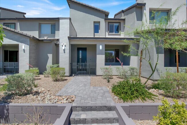 Primary Photo - 502 Sonoma Range St