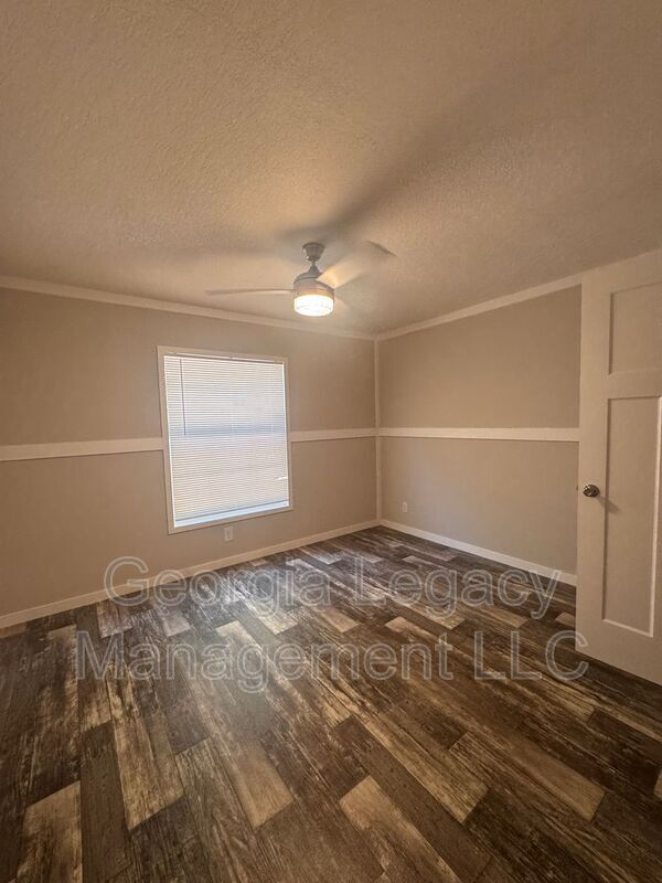 Building Photo - 552 Sewell Mill Rd