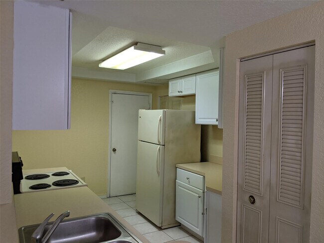Building Photo - 761 SW 148th Ave
