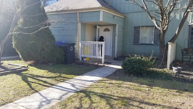 Building Photo - 20 Glenwood Dr