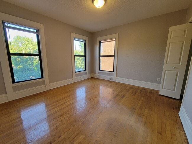 Building Photo - 3136 Lyndale Ave S