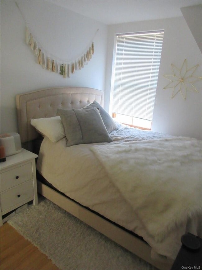 Building Photo - 120 Main St