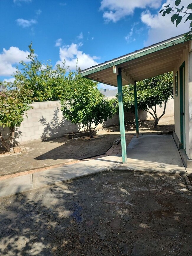 Building Photo - Don't miss the chance to view this stunnin...