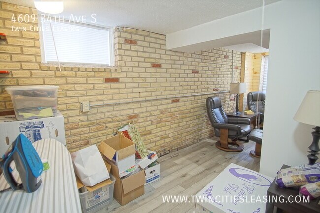 Building Photo - 4609 S 34th Ave