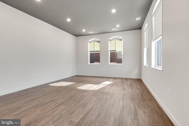 Building Photo - 525 N 41st St