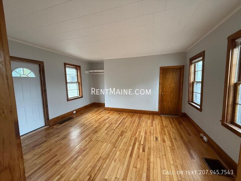 Building Photo - 225 Center St