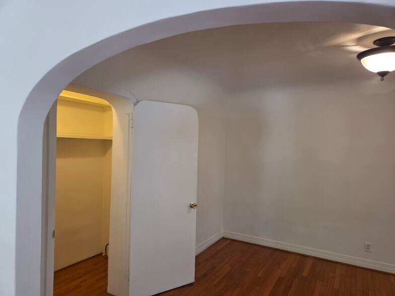 Dinning room closet - 1009 Havenhurst Dr