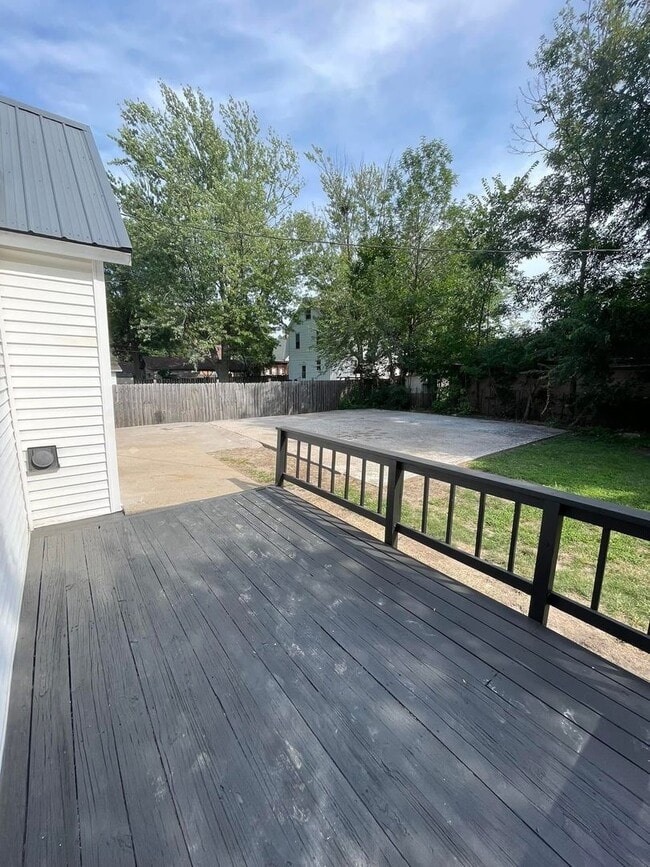 Building Photo - Beautiful newly remodeled 2 bed - 2 full baths!!!