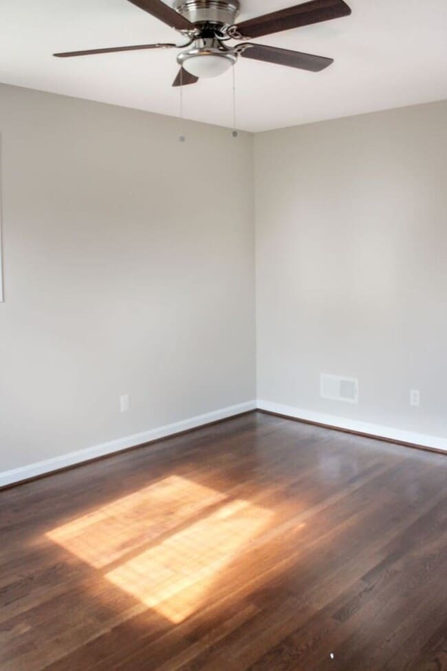 Building Photo - Charming Corner Lot Brick Home With 3-Bedr...
