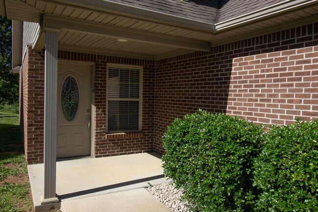 Building Photo - 134 Twin Lakes Dr