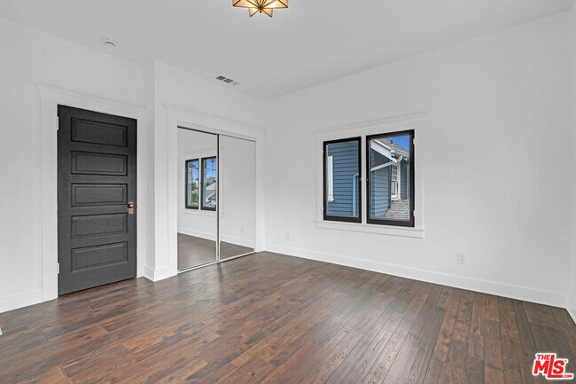 Building Photo - 1804 Roosevelt Ave