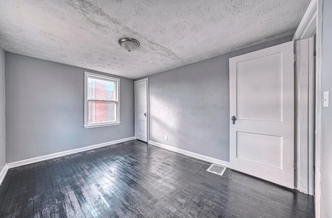 Building Photo - 2360 Taylor Ave