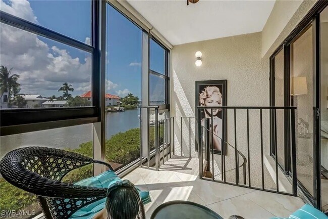 Building Photo - 805 River Point Dr