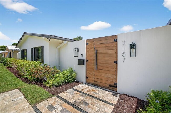 Building Photo - 2157 Coral Gardens Dr