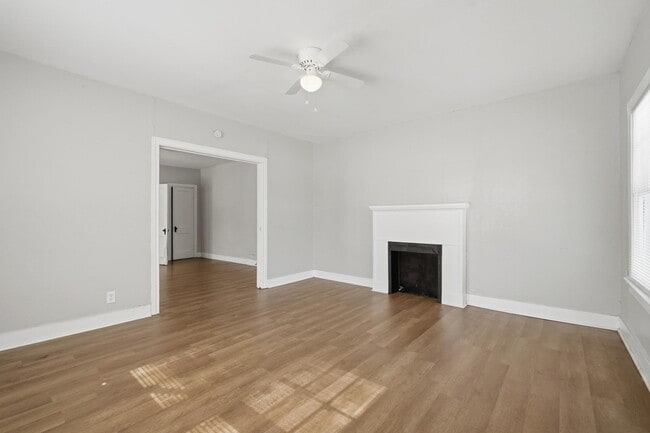 Building Photo - 702 Grape St