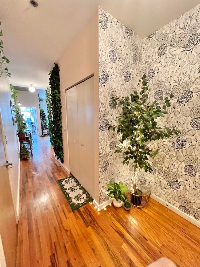 Entryway / Hallway / Closet - 630 N Franklin St