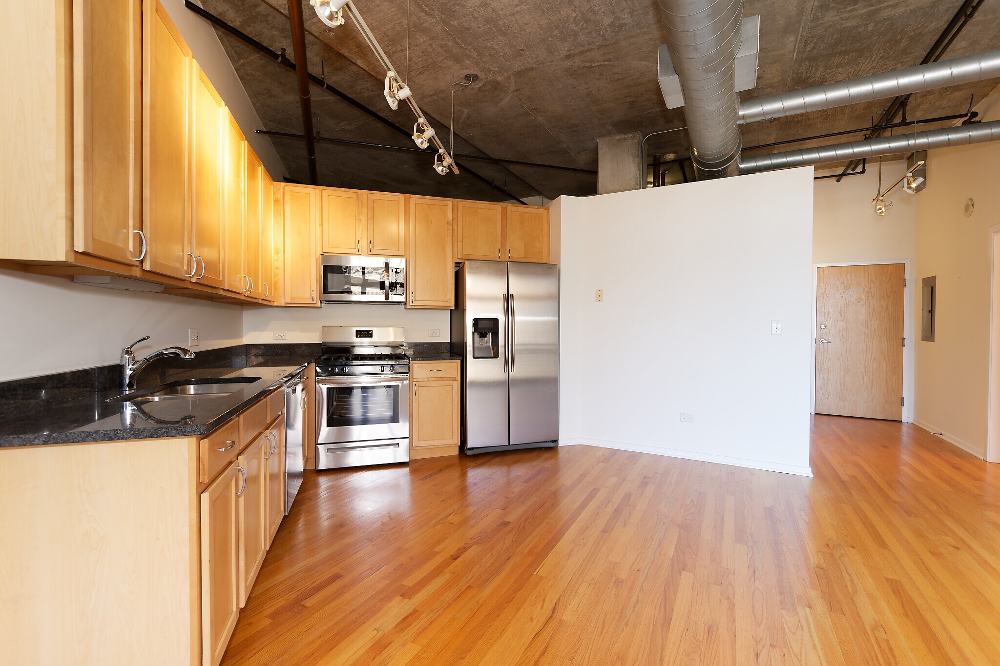 Building Photo - 933 W Van Buren St