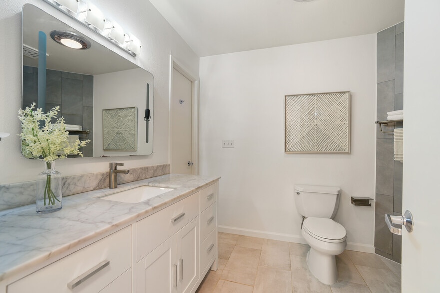 Building Photo - 1 Daniel Burnham Court