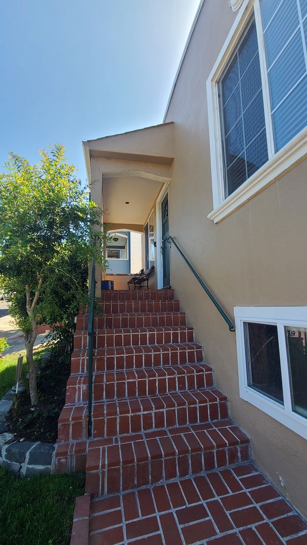Building Photo - 469 Cypress Ave