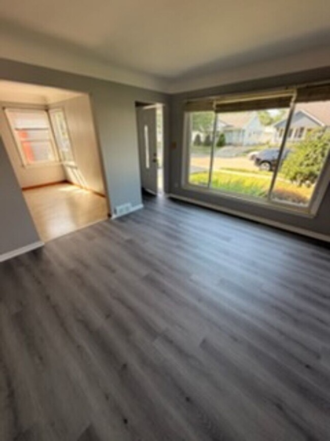 Building Photo - Charming Single-Family Home in Desirable Allen Park Neighborhood