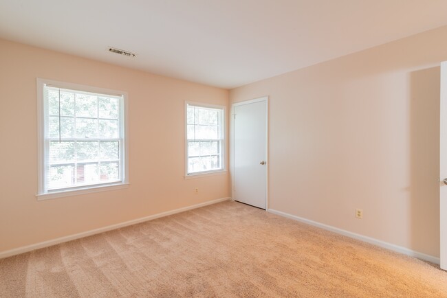 Building Photo - 4631 Old Lantern Way