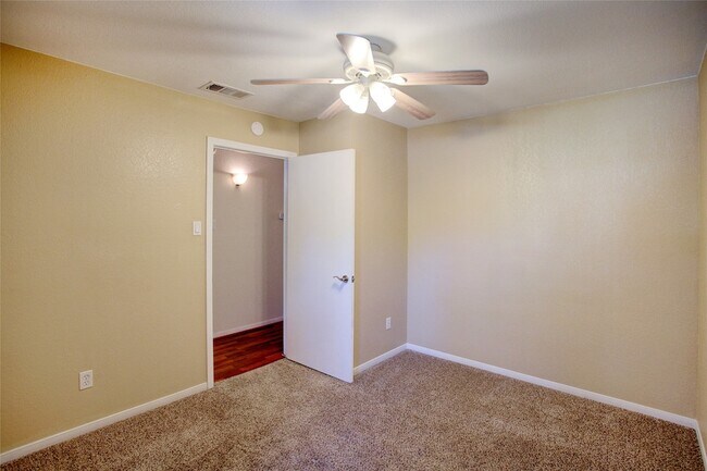 Building Photo - 1304 Harwell Dr