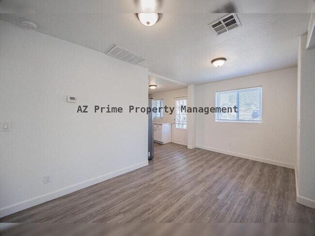 Building Photo - 2646 E Willetta St