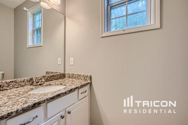 Building Photo - 150 Heathridge Dr