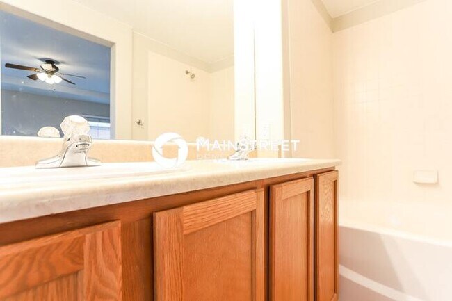 Building Photo - 4 Bedroom Pet-Friendly Home in COLORADO SP...